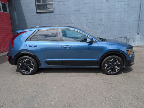 Used 2024 Kia Niro Wind w/ Wind Preserve Package FWD image 2