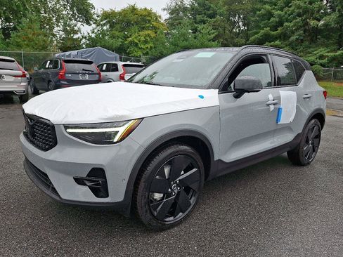 New 2026 Volvo XC40 B5 Ultra w/ Protection Package Premier image 2