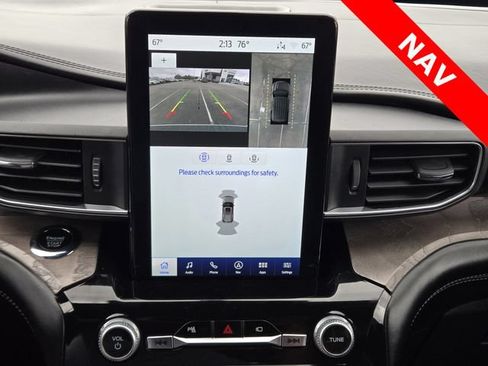 Used 2023 Ford Explorer Platinum w/ Technology Package RWD image 17