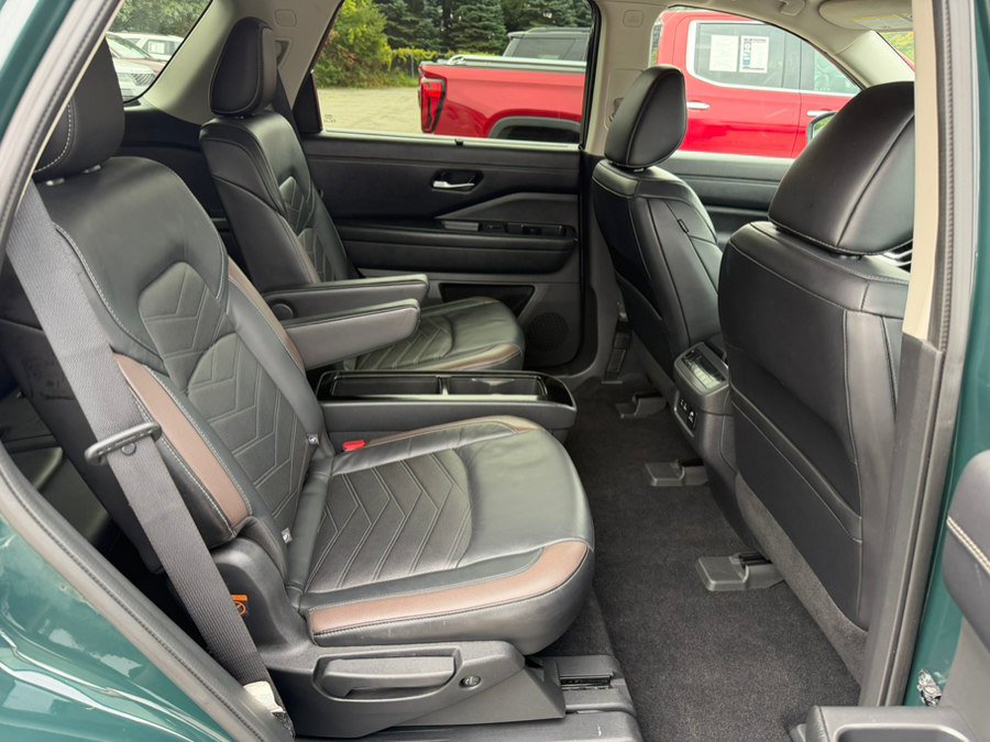 Used 2022 Nissan Pathfinder Platinum w/ Lighting Package (N92) AWD/4WD image 22