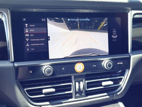 Certified 2025 Porsche Macan image 19