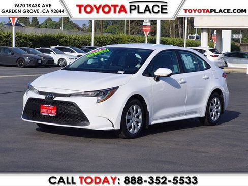 Used 2022 Toyota Corolla LE FWD image 1