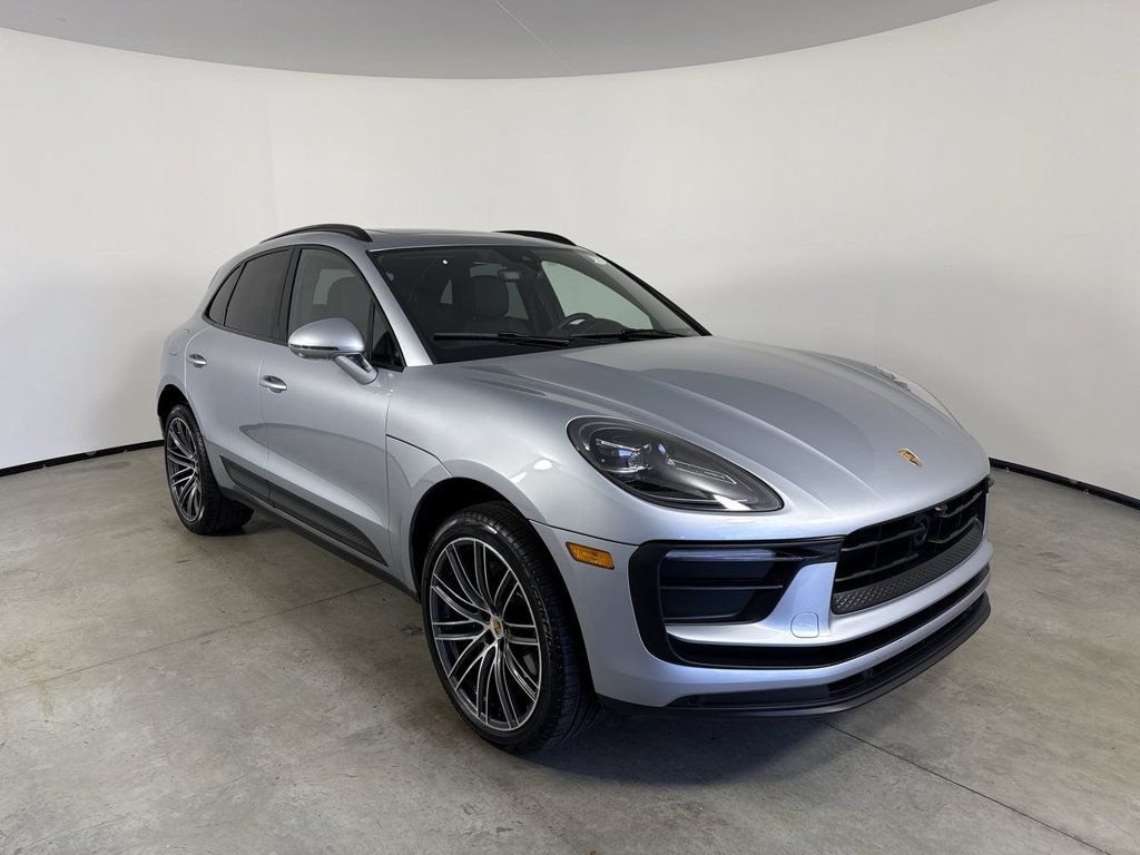 Certified 2026 Porsche Macan AWD/4WD image 9