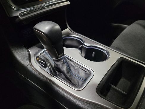 Used 2018 Jeep Grand Cherokee Laredo AWD/4WD image 26