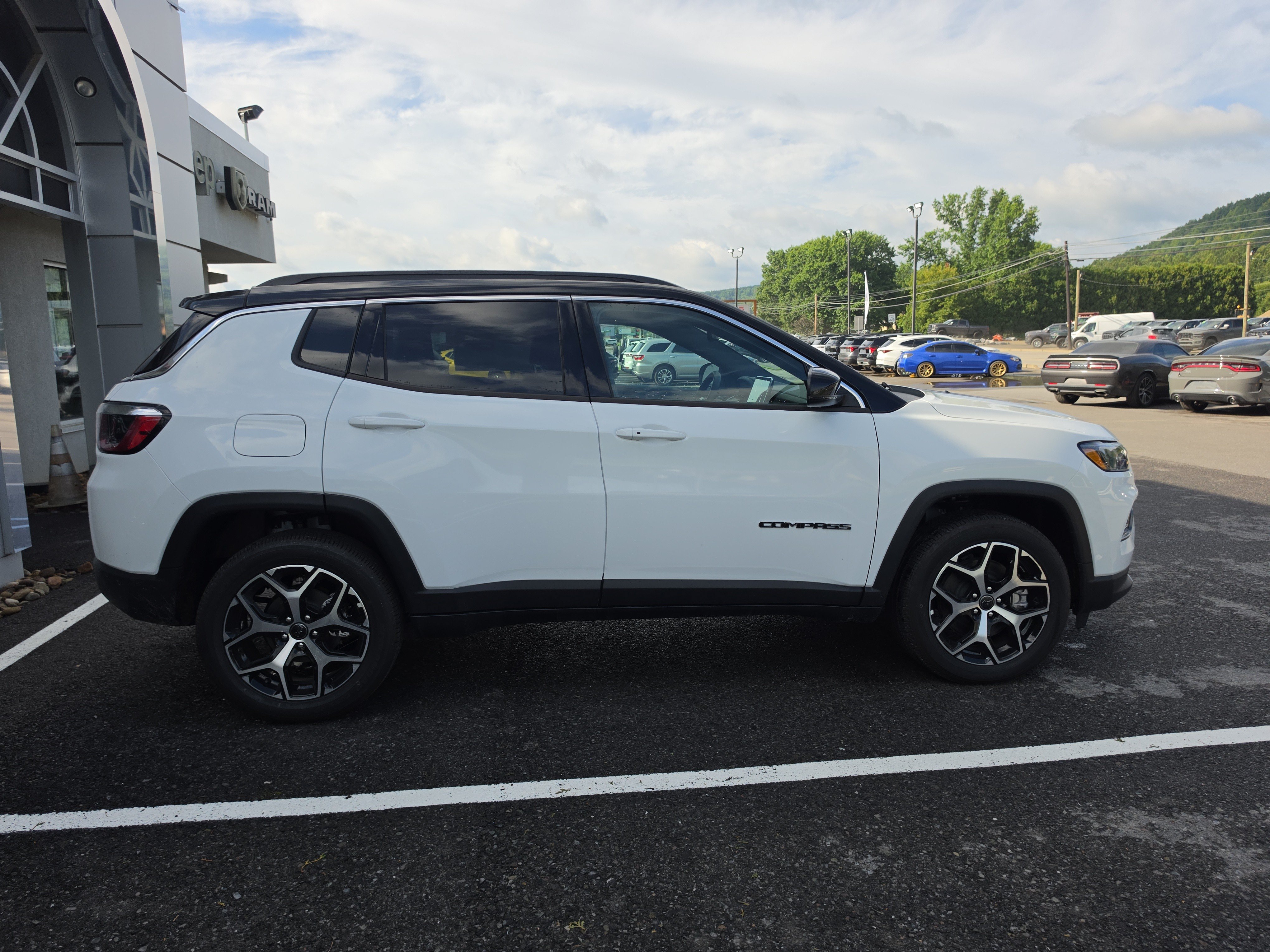 New 2026 Jeep Compass Limited AWD/4WD image 2