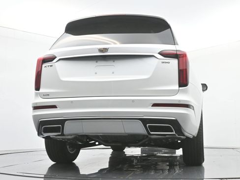 New 2025 Cadillac XT6 Luxury image 18