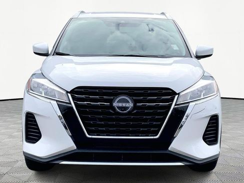 Used 2022 Nissan Kicks SV image 2