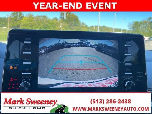 Used 2024 Toyota Sienna XLE image 19