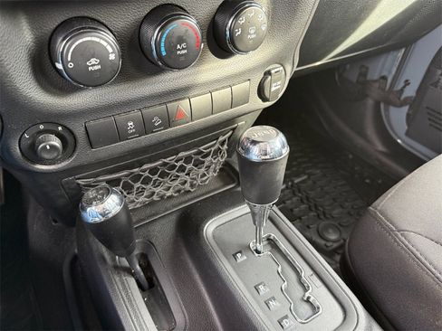 Used 2014 Jeep Wrangler Unlimited Willys image 18
