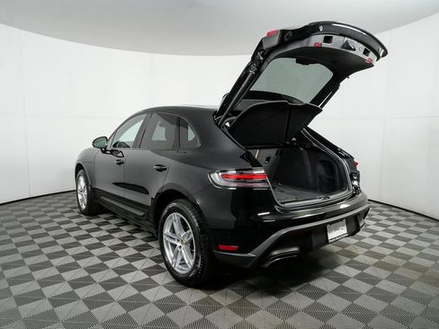 Certified 2025 Porsche Macan AWD image 34