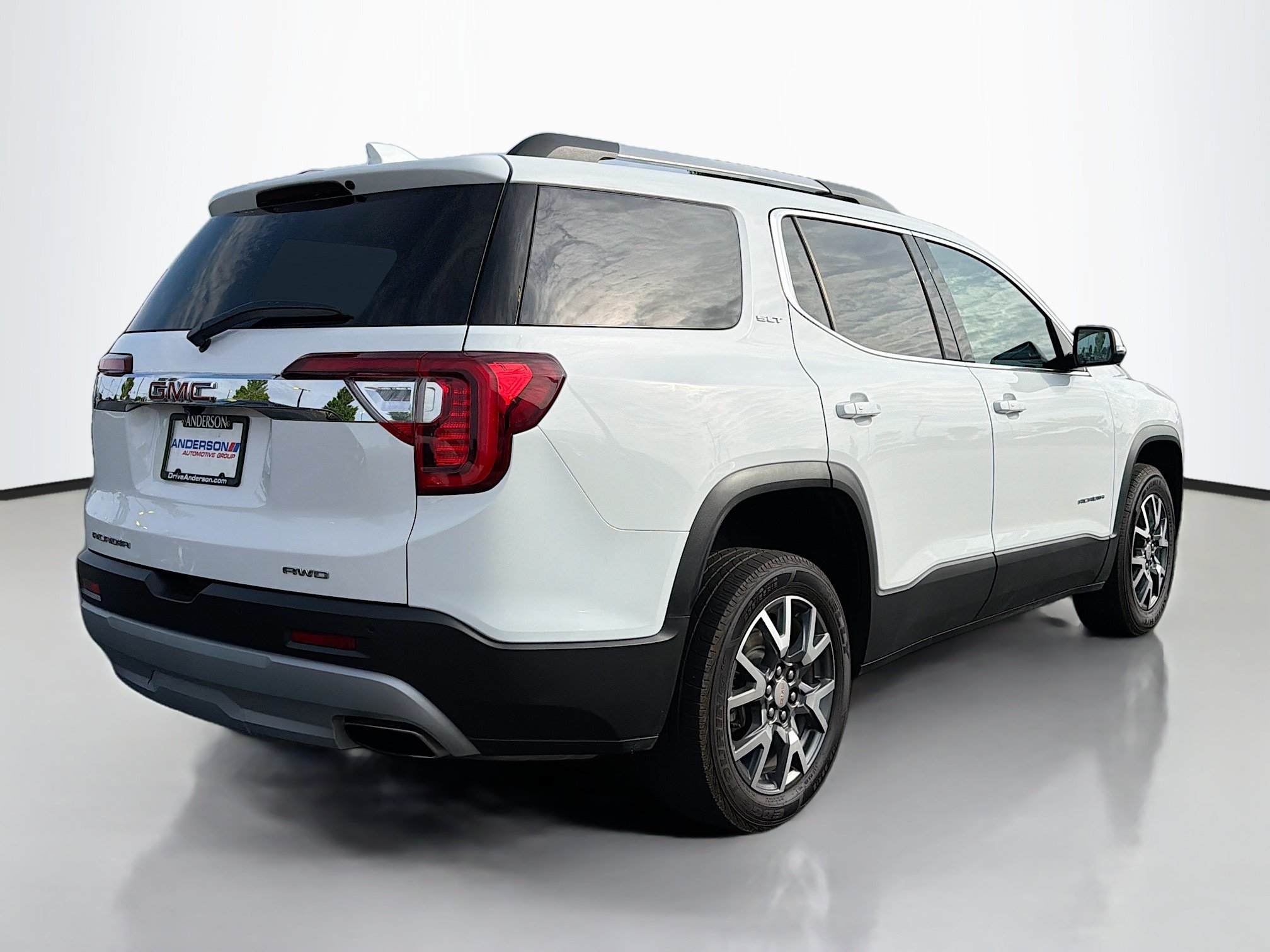 Used 2023 GMC Acadia SLT AWD/4WD image 2
