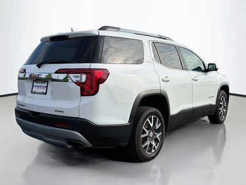 Used 2023 GMC Acadia SLT AWD/4WD image 2