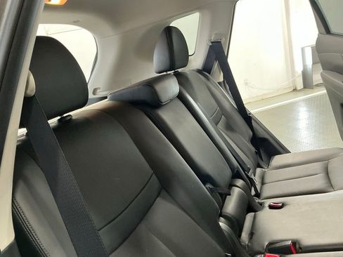 Used 2018 Nissan Rogue SL w/ Premium Package image 16