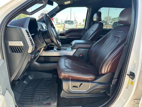 Used 2015 Ford F150 Platinum w/ Equipment Group 701A Luxury AWD/4WD image 10