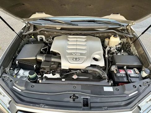 Used 2017 Toyota Land Cruiser image 21