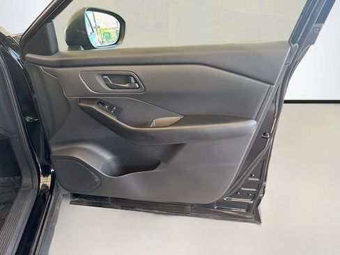 Used 2024 Nissan Rogue S AWD/4WD image 33