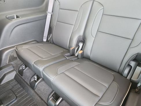 Used 2020 GMC Acadia Denali w/ Technology Package FWD image 30