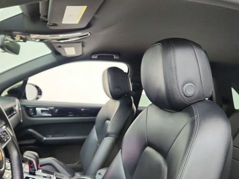 Used 2019 Porsche Cayenne image 32