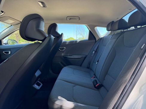 Used 2025 Kia K4 LXS image 27