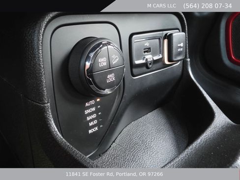Used 2017 Jeep Renegade Trailhawk AWD/4WD image 17
