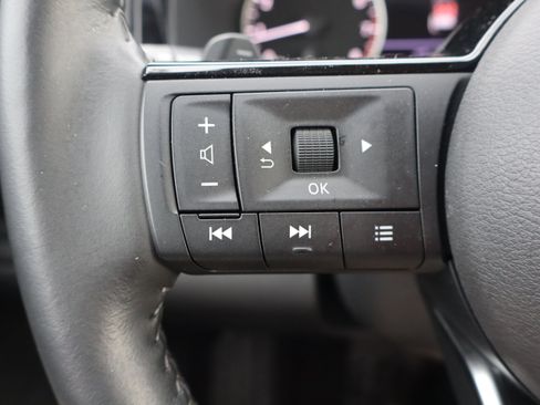 Used 2023 Nissan Pathfinder SL AWD/4WD image 18