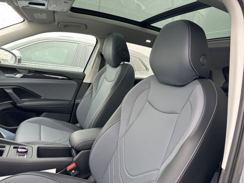 New 2026 Volkswagen Tiguan SE image 9