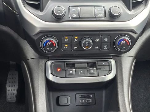 Used 2023 GMC Acadia SLE w/ Driver Convenience Package FWD image 19