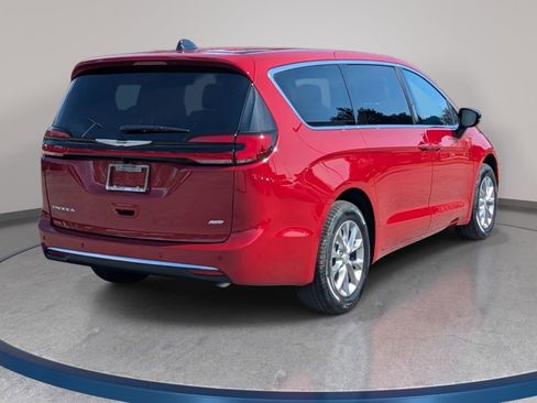 New 2026 Chrysler Pacifica Select image 5