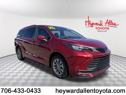 Certified 2025 Toyota Sienna LE w/ LE Plus Package FWD image 1