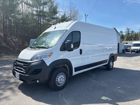 Used 2024 RAM ProMaster 2500 w/ Convenience Group FWD image 5