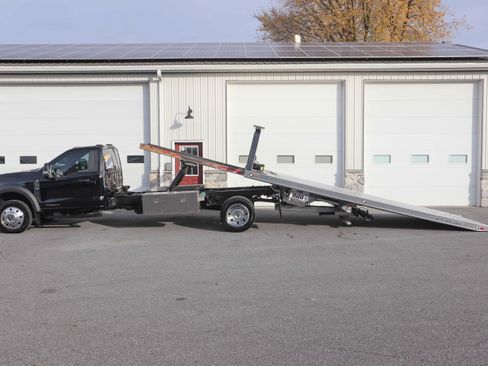 Used 2023 Ford F550 4x4 Regular Cab Super Duty image 3