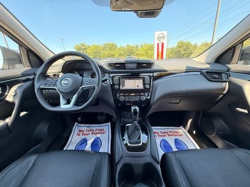 Certified 2017 Nissan Rogue Sport SL w/ SL Premium Package AWD/4WD image 22