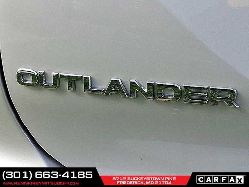 New 2025 Mitsubishi Outlander SE image 19