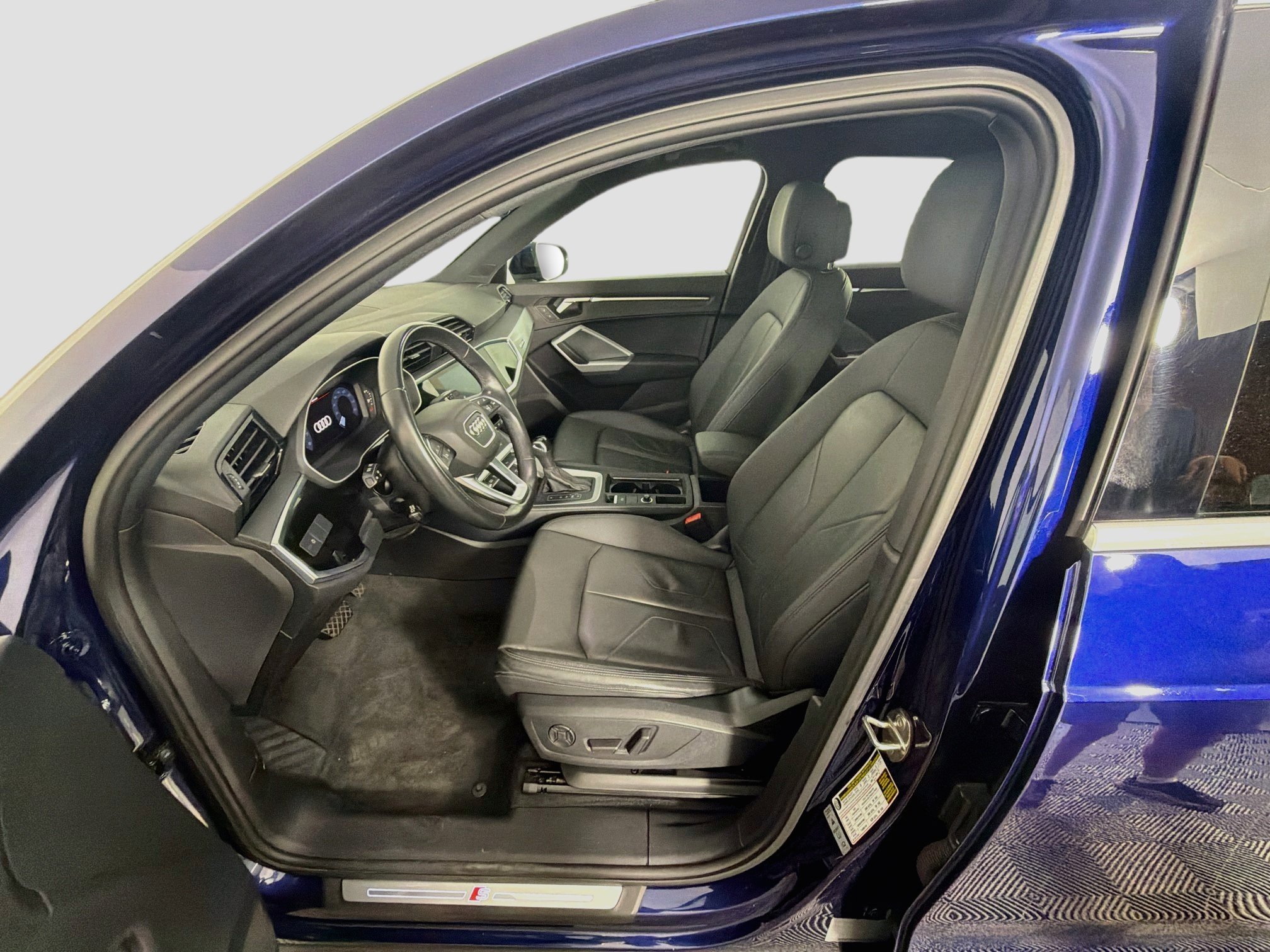 Used 2021 Audi Q3 2.0T Premium w/ Convenience Package AWD/4WD image 13