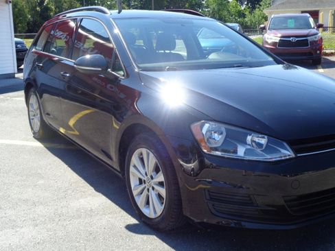 Used 2017 Volkswagen Golf S AWD/4WD image 18