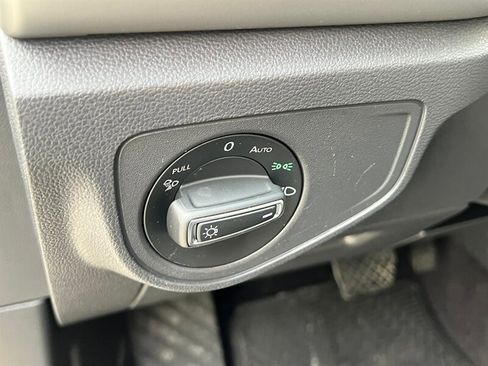 Used 2021 Volkswagen Atlas Cross Sport SE w/ Panoramic Sunroof Package image 31