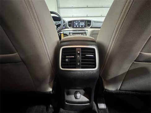Used 2020 Kia Sportage LX image 11