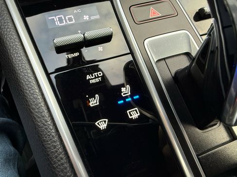 Used 2019 Porsche Panamera 4 image 40