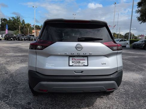 Used 2022 Nissan Rogue SV FWD image 4
