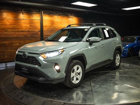 Used 2021 Toyota RAV4 XLE FWD image 2