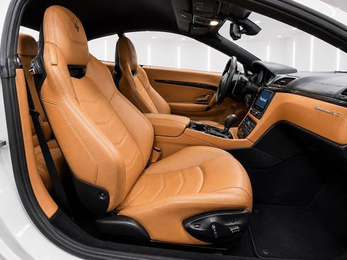 Used 2016 Maserati GranTurismo Sport RWD image 12