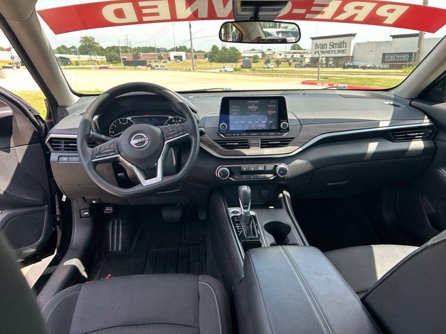 Used 2025 Nissan Altima 2.5 SV FWD image 33