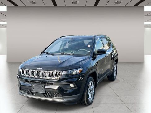 Used 2025 Jeep Compass Latitude AWD/4WD image 7