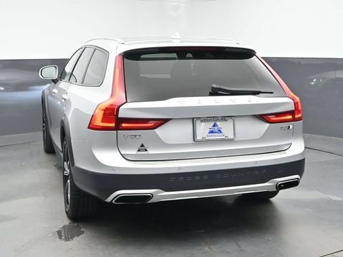 Used 2018 Volvo V90 T5 Cross Country w/ Plus Package AWD/4WD image 7