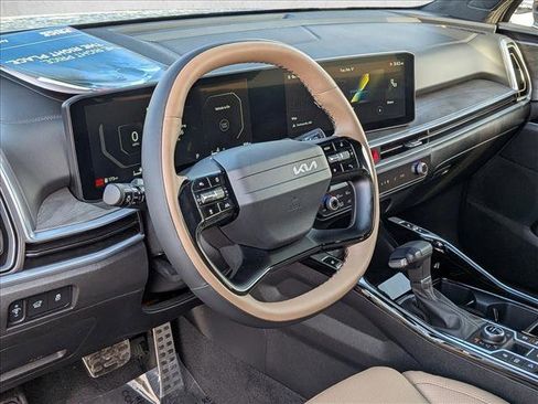 Used 2026 Kia Sorento SX Prestige w/ Olive Brown Leather Package image 10