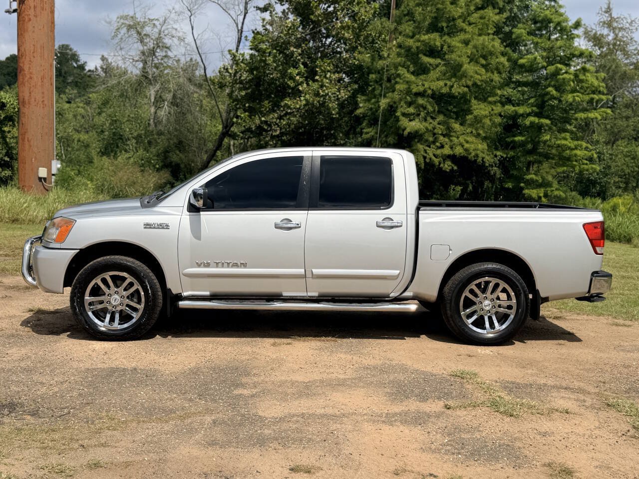 Used 2012 Nissan Titan SV w/ SV Value Truck Pkg RWD image 2