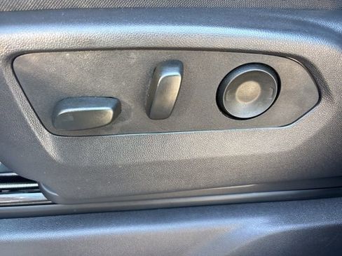 Used 2025 Chevrolet Silverado 2500 LT w/ Convenience Package image 8