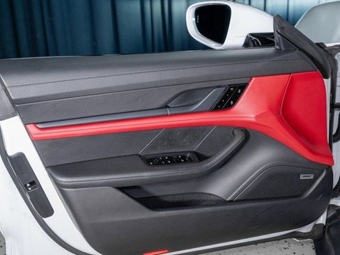 Used 2021 Porsche Taycan image 15