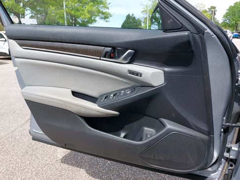 Used 2018 Honda Accord EX-L image 26