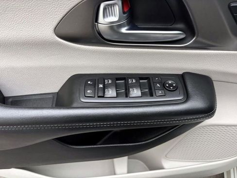 Used 2019 Chrysler Pacifica Limited w/ Advanced Safetytec Group image 13